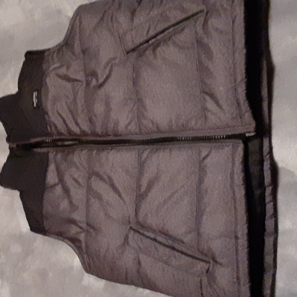 OSHKOSH Gray and Black Boys Vest. - Picture 2 of 9